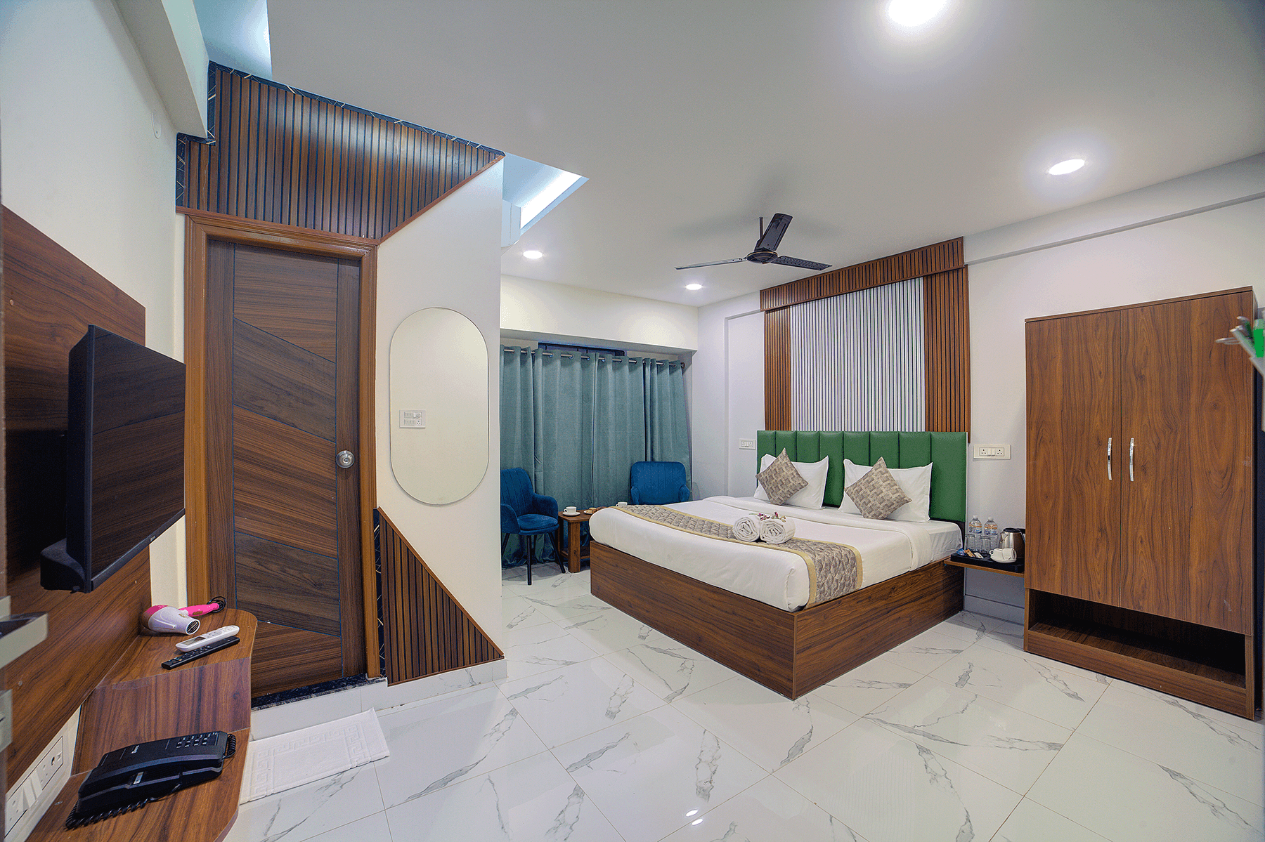 Leon Transit Hotel photo 2
